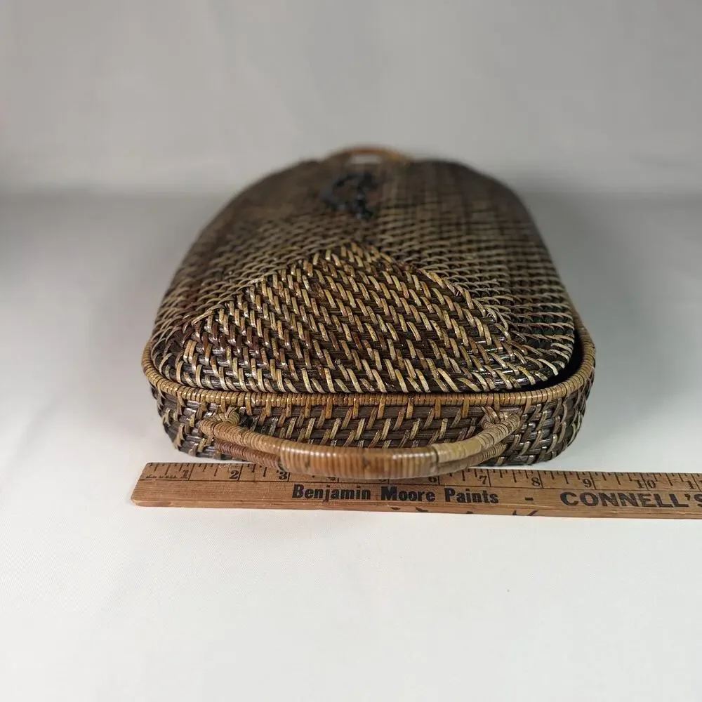 Gorgeous Vtg Woven Rattan Casserole Carrier Basket w/ Lid Two-Tone Wicker 9x13
